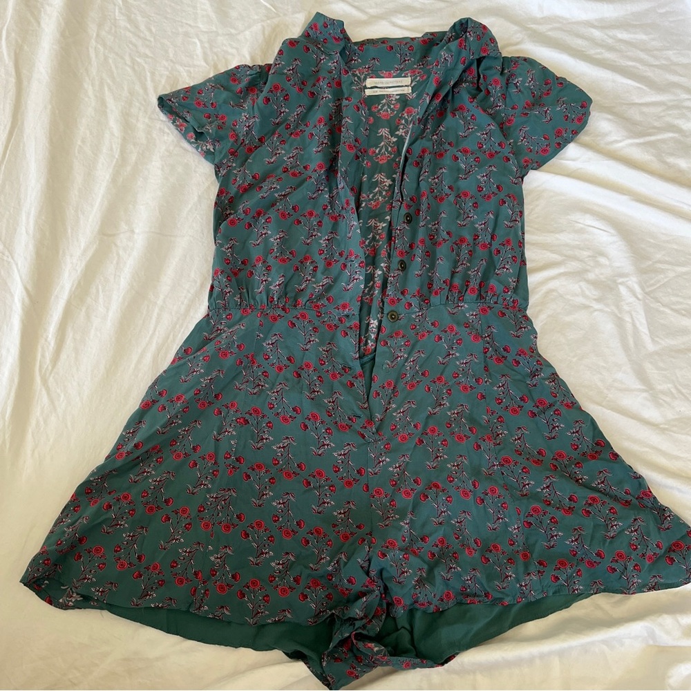Urban Outfitters Flowy short floral romper. V neck.